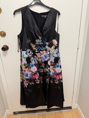 julia jordan Black Floral Midi Dress with V-Neck